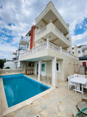 Kuşadası'nda özel havuzlu Villa Efes